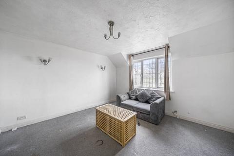 31 Lulworth Crescent, Mitcham, CR4 3RB