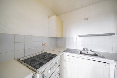 31 Lulworth Crescent, Mitcham, CR4 3RB