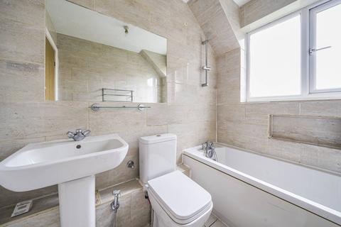31 Lulworth Crescent, Mitcham, CR4 3RB