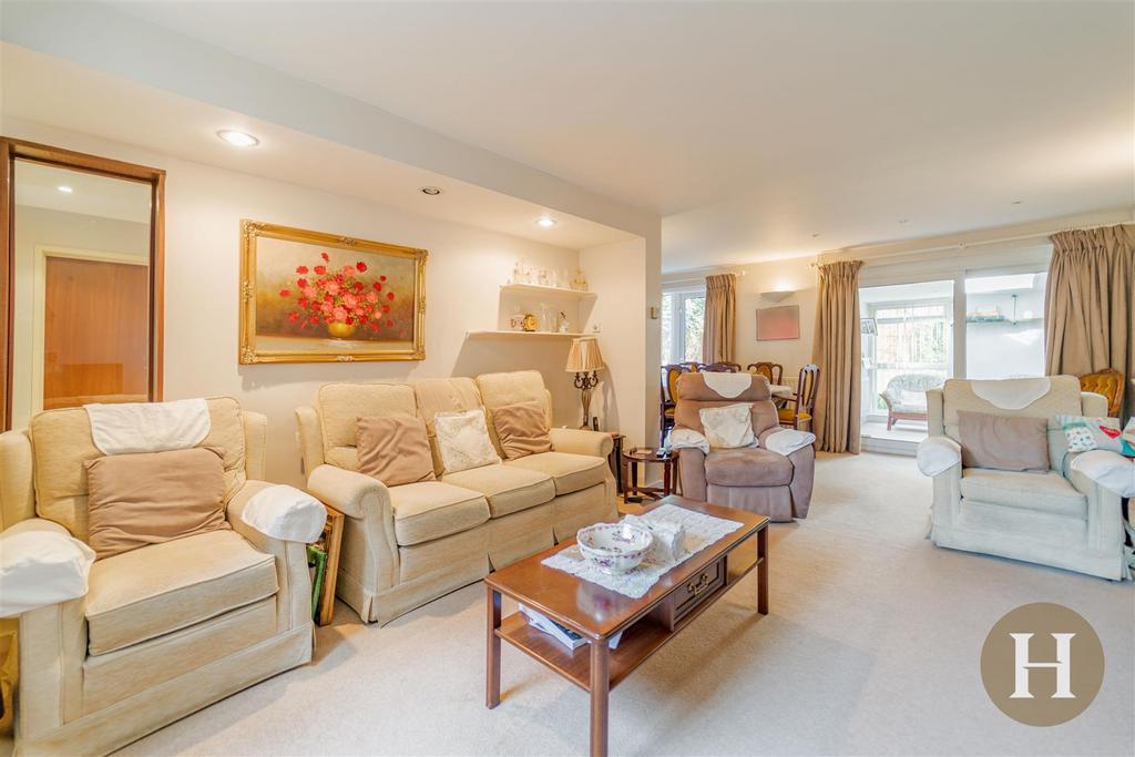 Lounge/ Dining Room
