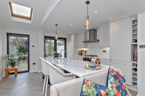 38 Burnham Road, St Albans, AL1 4QW