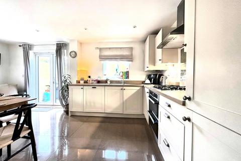 21 Blush Crescent, Carterton, OX18 1DA