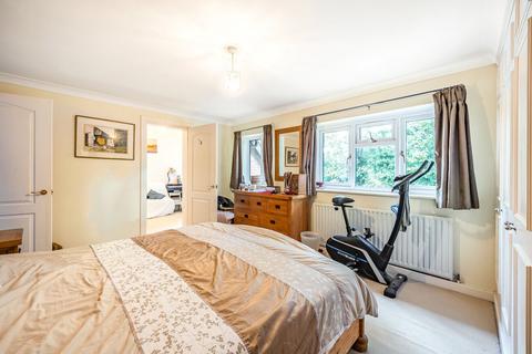 4 bedroom semi-detached house for sale, Quennells Hill, Wrecclesham, Farnham, Surrey, GU10