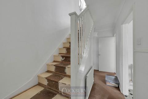 70 Framlingham Crescent, London, SE9 4AF