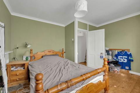 70 Framlingham Crescent, London, SE9 4AF