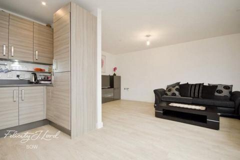 2 bedroom flat to rent, Rick Roberts Way, LONDON