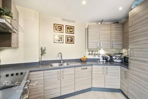 2 bedroom flat to rent, Rick Roberts Way, LONDON