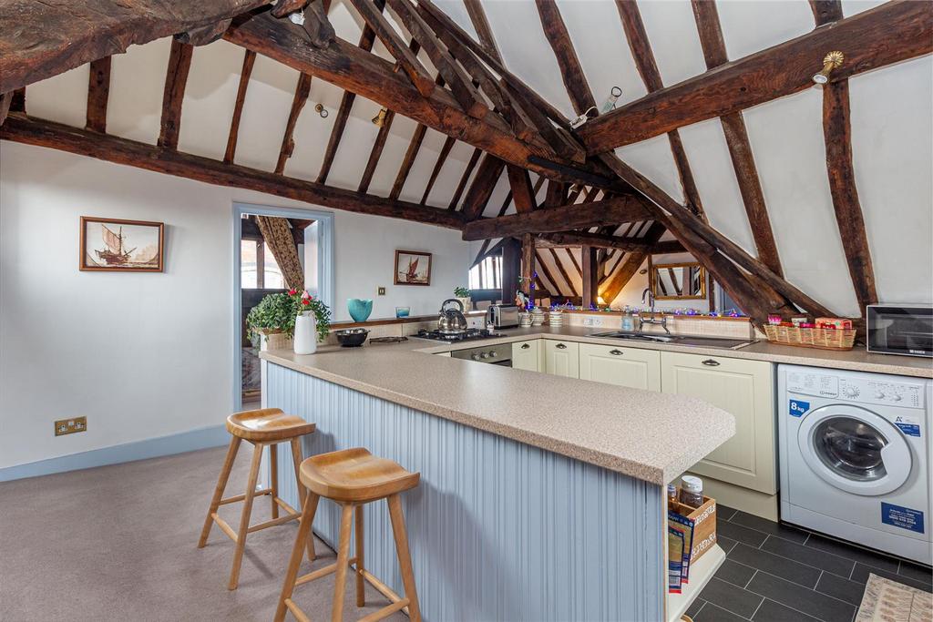 Kitchen2.jpg