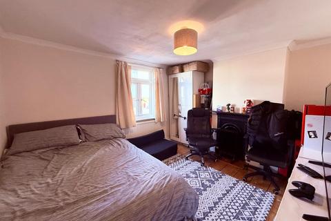 2 bedroom cottage for sale, South Street, Brentwood