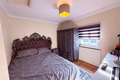 2 bedroom cottage for sale, South Street, Brentwood