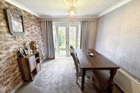 4 bedroom semi-detached house for sale, Priory Close, Guisborough, North Yorkshire, TS14 6EL