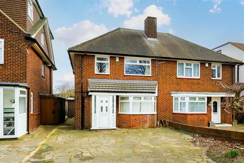 3 bedroom semi-detached house to rent, Oaks Lane, Ilford, IG2