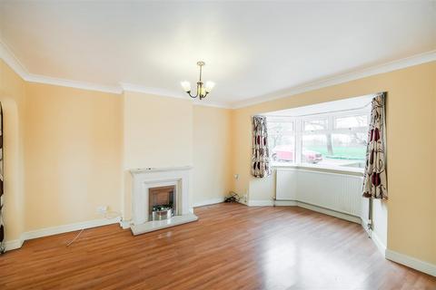 3 bedroom semi-detached house to rent, Oaks Lane, Ilford, IG2