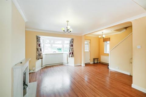 3 bedroom semi-detached house to rent, Oaks Lane, Ilford, IG2