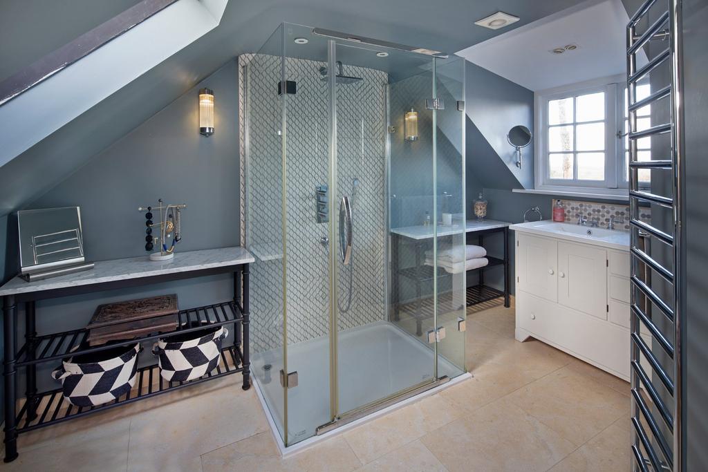 Bedroom Two En Suite