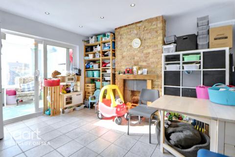 5 bedroom end of terrace house for sale, Royston Avenue, Southend-on-Sea