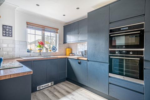 6 Yew Tree Close, Oakley, Basingstoke, RG23 7HQ