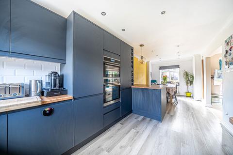 6 Yew Tree Close, Oakley, Basingstoke, RG23 7HQ