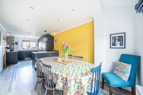 6 Yew Tree Close, Oakley, Basingstoke, RG23 7HQ