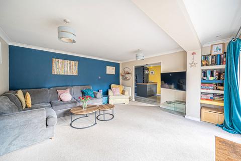 6 Yew Tree Close, Oakley, Basingstoke, RG23 7HQ