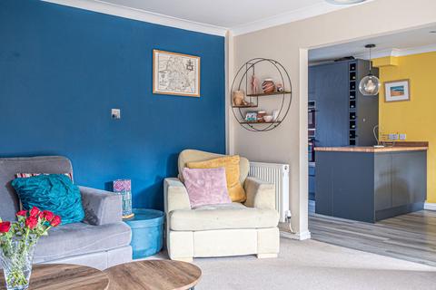 6 Yew Tree Close, Oakley, Basingstoke, RG23 7HQ