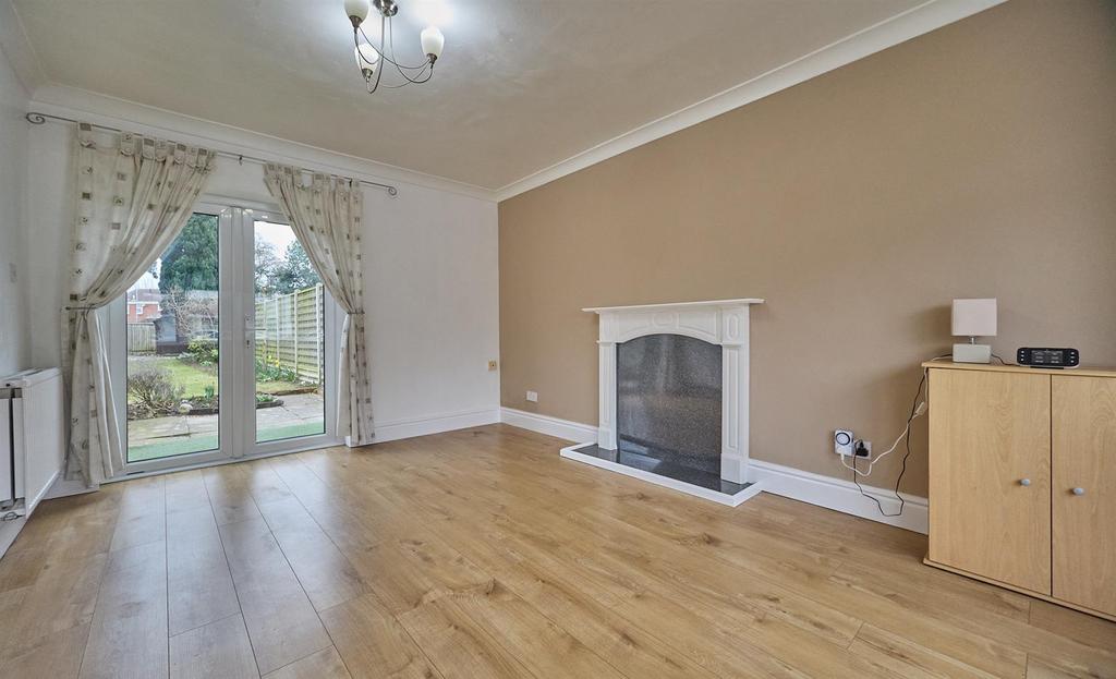 Lounge to front
