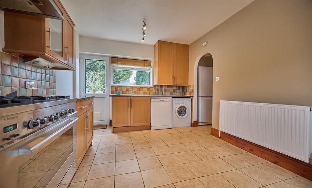 Breakfast kitchen to front