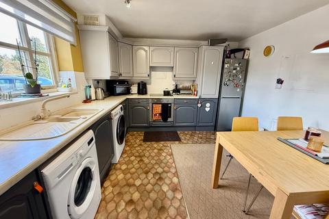 8 Manor Fold, Cottingley, Bingley, BD16 1TE