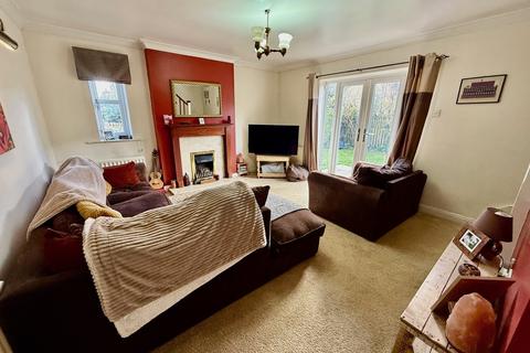 8 Manor Fold, Cottingley, Bingley, BD16 1TE