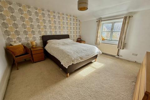 8 Manor Fold, Cottingley, Bingley, BD16 1TE