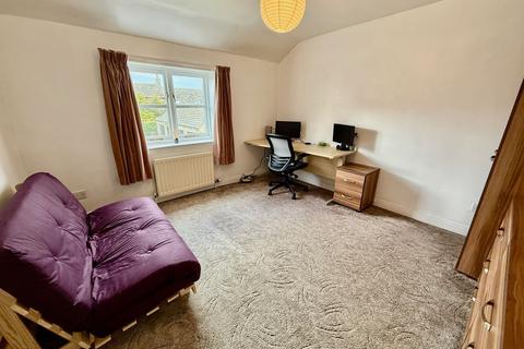 8 Manor Fold, Cottingley, Bingley, BD16 1TE