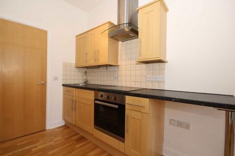 Studio to rent, Heath Road, Twickenham TW1