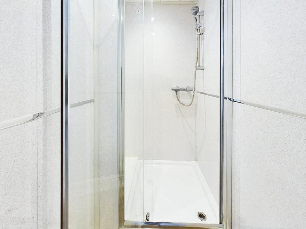 En-suite shower