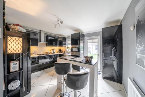 4 Salcot Crescent, New Addington, Croydon, CR0 0JH