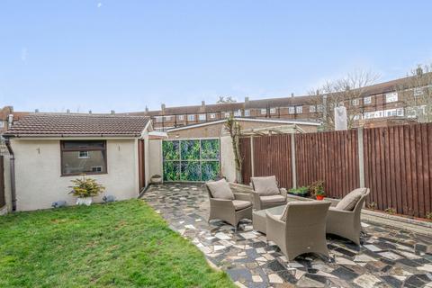 4 Salcot Crescent, New Addington, Croydon, CR0 0JH