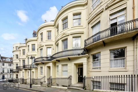 3 bedroom flat for sale, Powis Square, Brighton