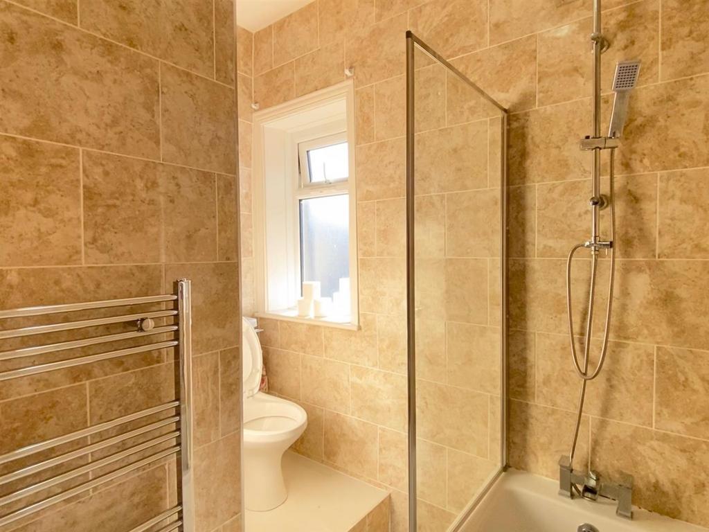 8 slade lane bath 2.jpg