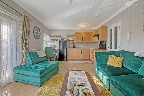 1 bedroom retirement property for sale, Cambridge Road, Southend-on-Sea SS1