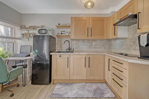 1 bedroom retirement property for sale, Cambridge Road, Southend-on-Sea SS1