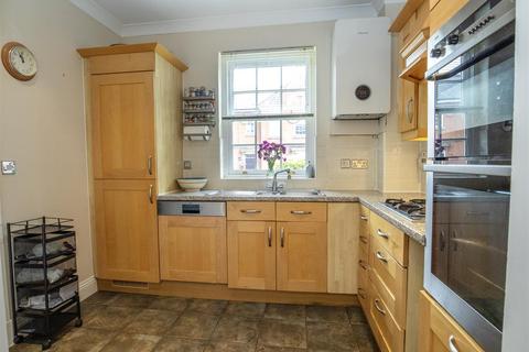 3 bedroom terraced house for sale, Cayton Road, Coulsdon