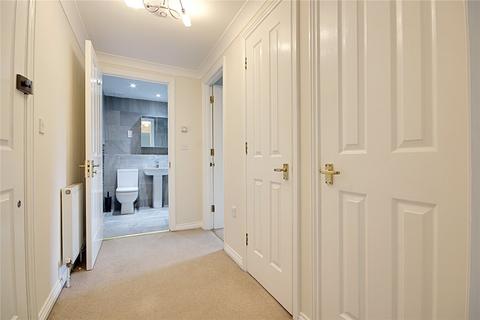 42 Cobham Close, Enfield, EN1 3SU
