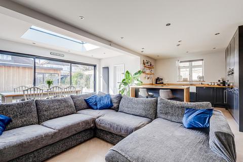 3 bedroom semi-detached bungalow for sale, Huntingdon Road, Southend-on-sea, SS1
