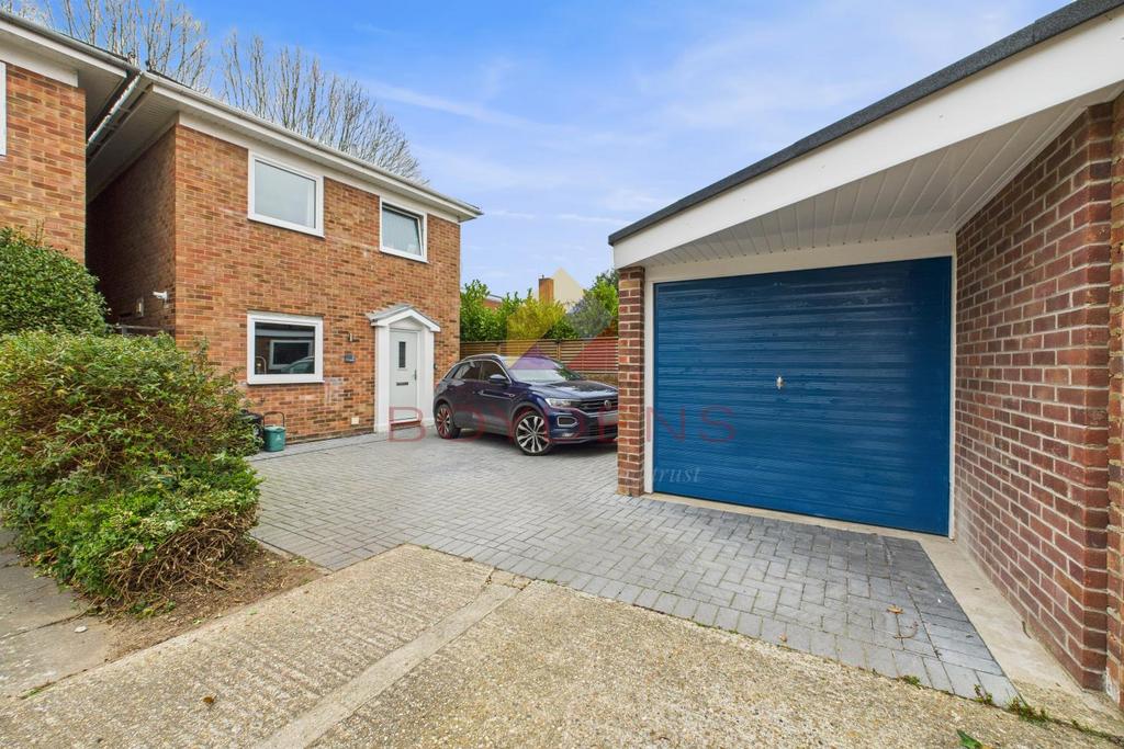 Keble Close, Colchester CO3 3 bed detached house for sale - £380,000