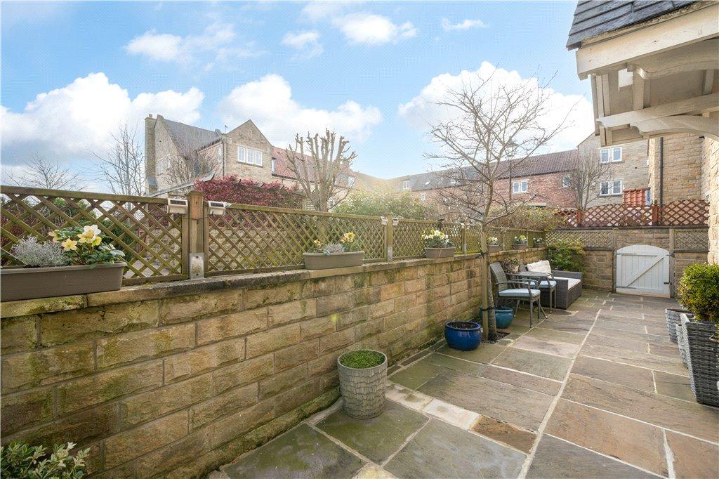 Forecourt Garden