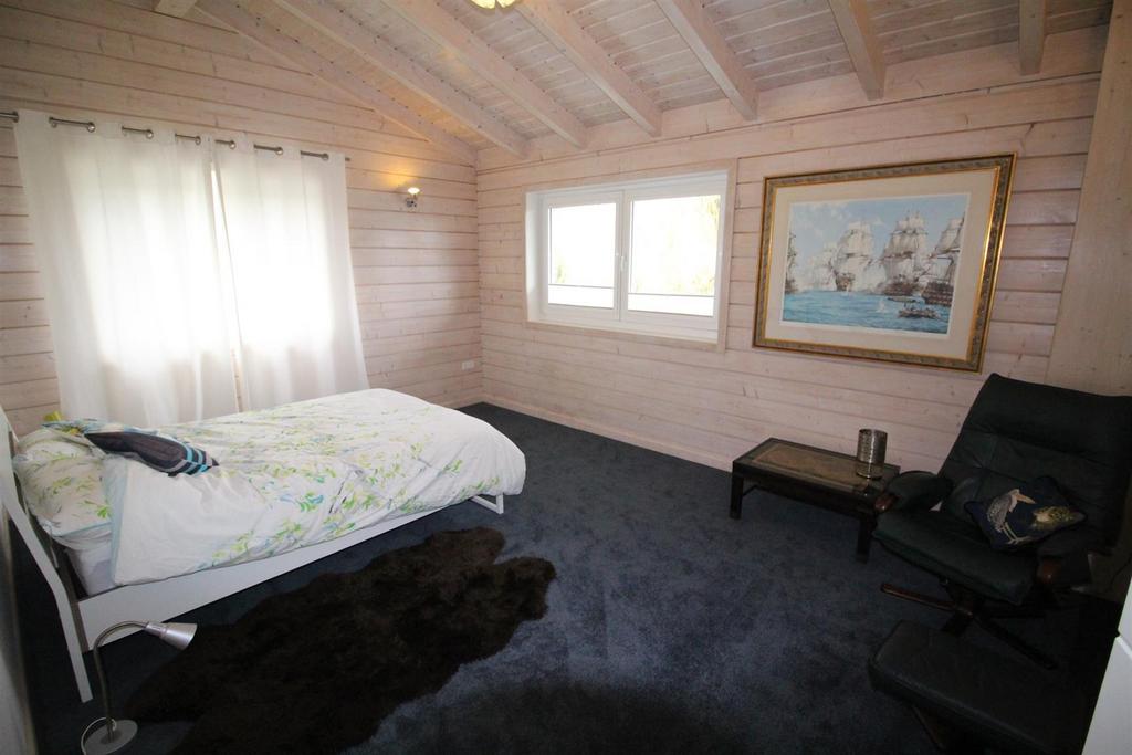 Bed 2.jpg