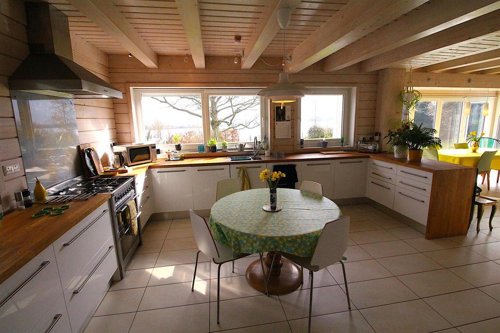 Kitchen 2.jpg