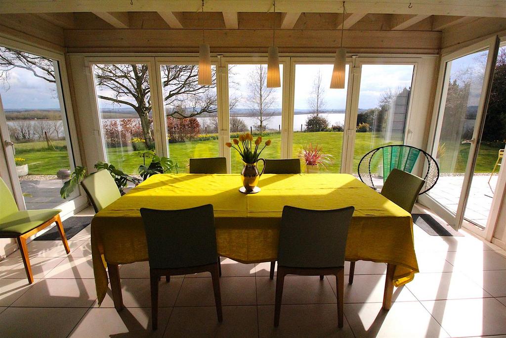 Dining 2.jpg