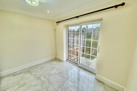 12 Kemble Close, Potters Bar, EN6 5EG