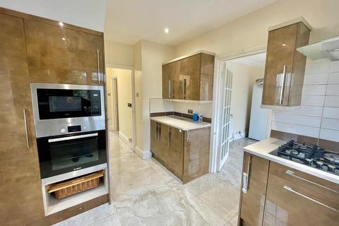12 Kemble Close, Potters Bar, EN6 5EG