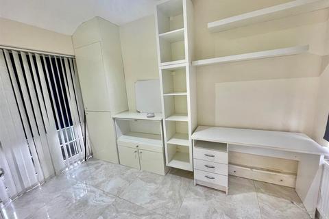 12 Kemble Close, Potters Bar, EN6 5EG